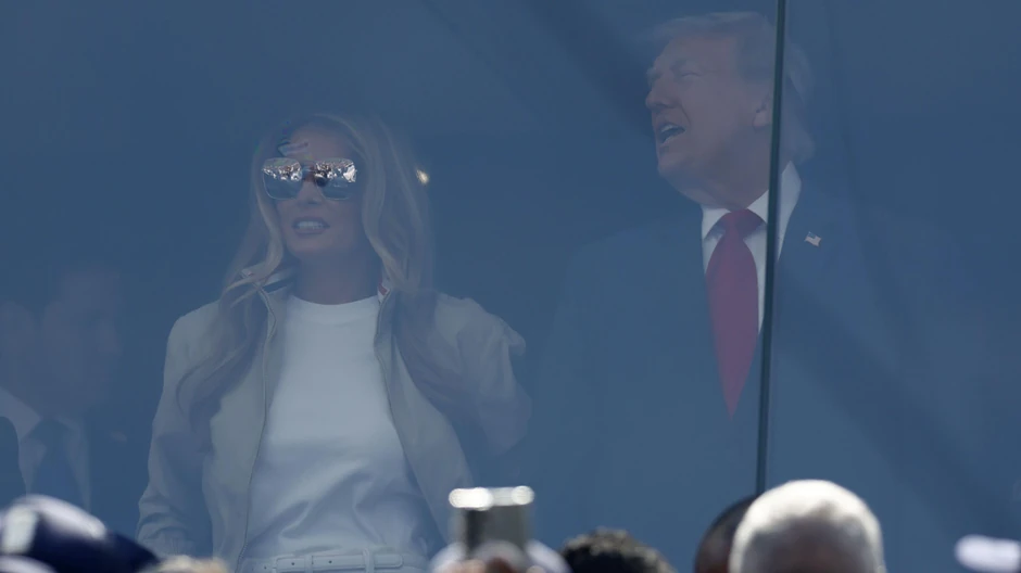 Melanija i Donald Tramp u loži stadiona | Foto: EPA