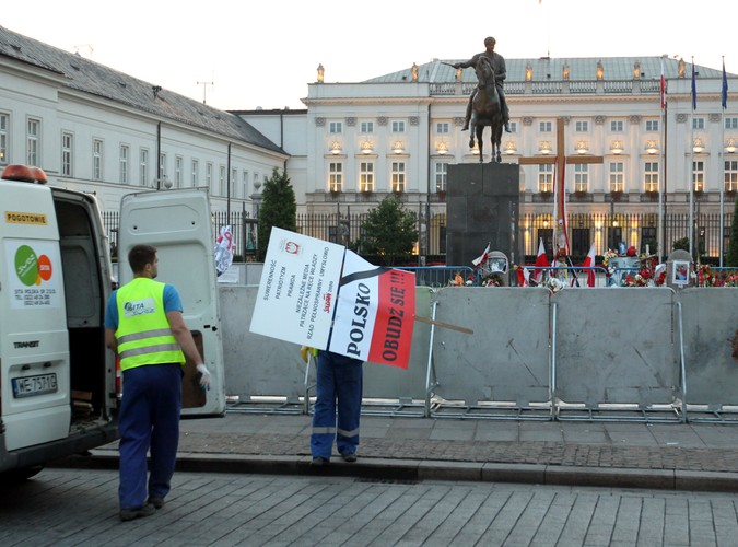 Obrońcy krzyża w 2010 roku