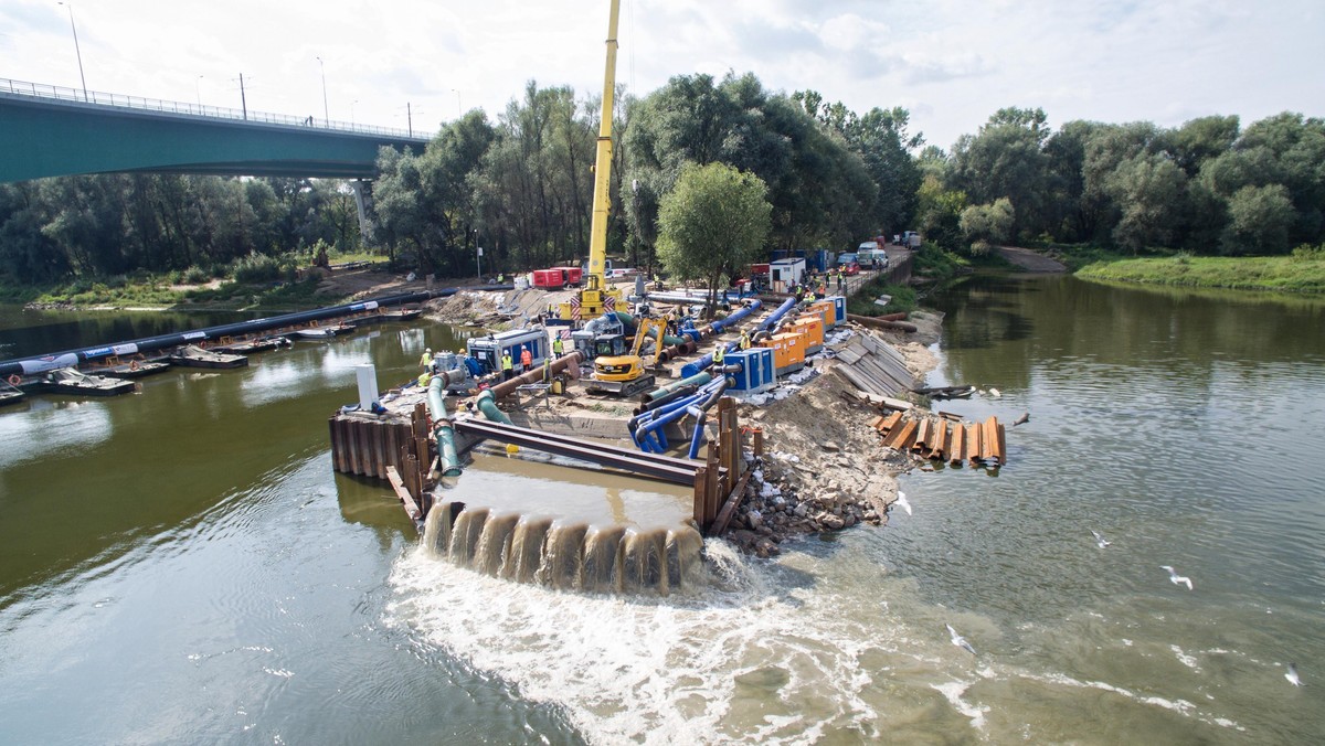 Centralne Biuro Antykorupcyjne ma zabezpieczyć dokumentację dotyczącą awarii w oczyszczalni ścieków "Czajka". Agenci pojawili się też w tej samej sprawie w Miejskim Przedsiębiorstwie Wodociągów i Kanalizacji .