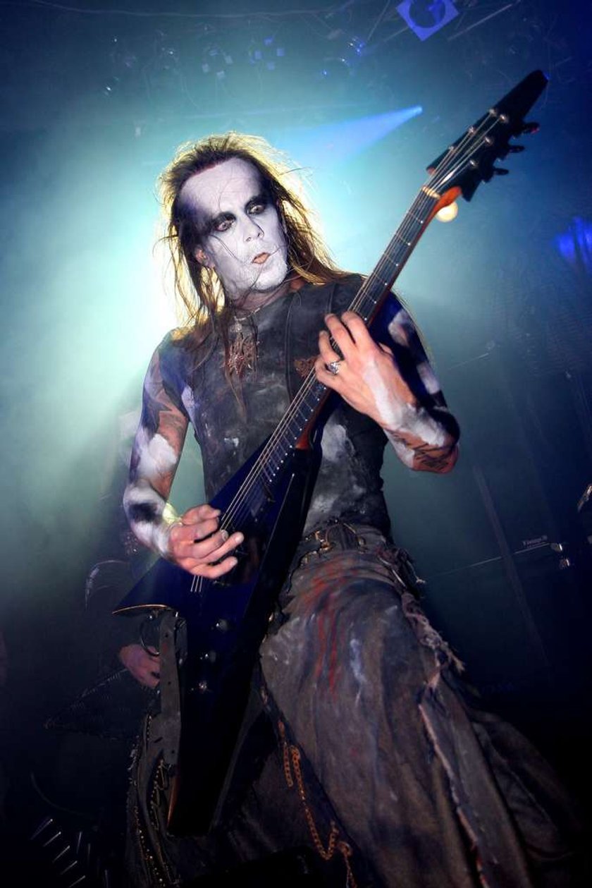 Adam "Nergal" Darski podczas koncertu Behemoth