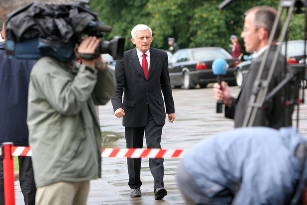 Były rzecznik PZPN: Jerzy Buzek wiedział, że Jacek Dębski był gangsterem, ale nie zareagował