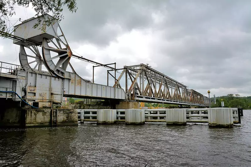 Zwodzony most kolejowy w Szczecinie