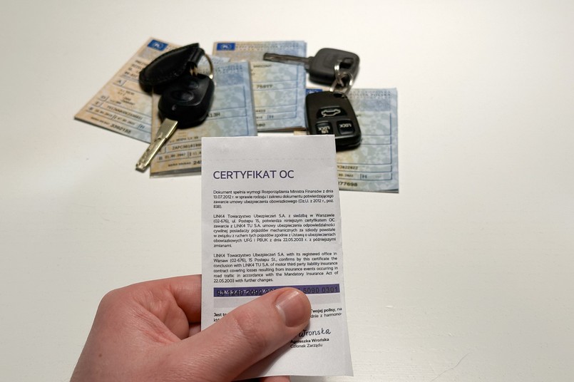 Dowód rejestracyjny, polisa OC, kluczyki