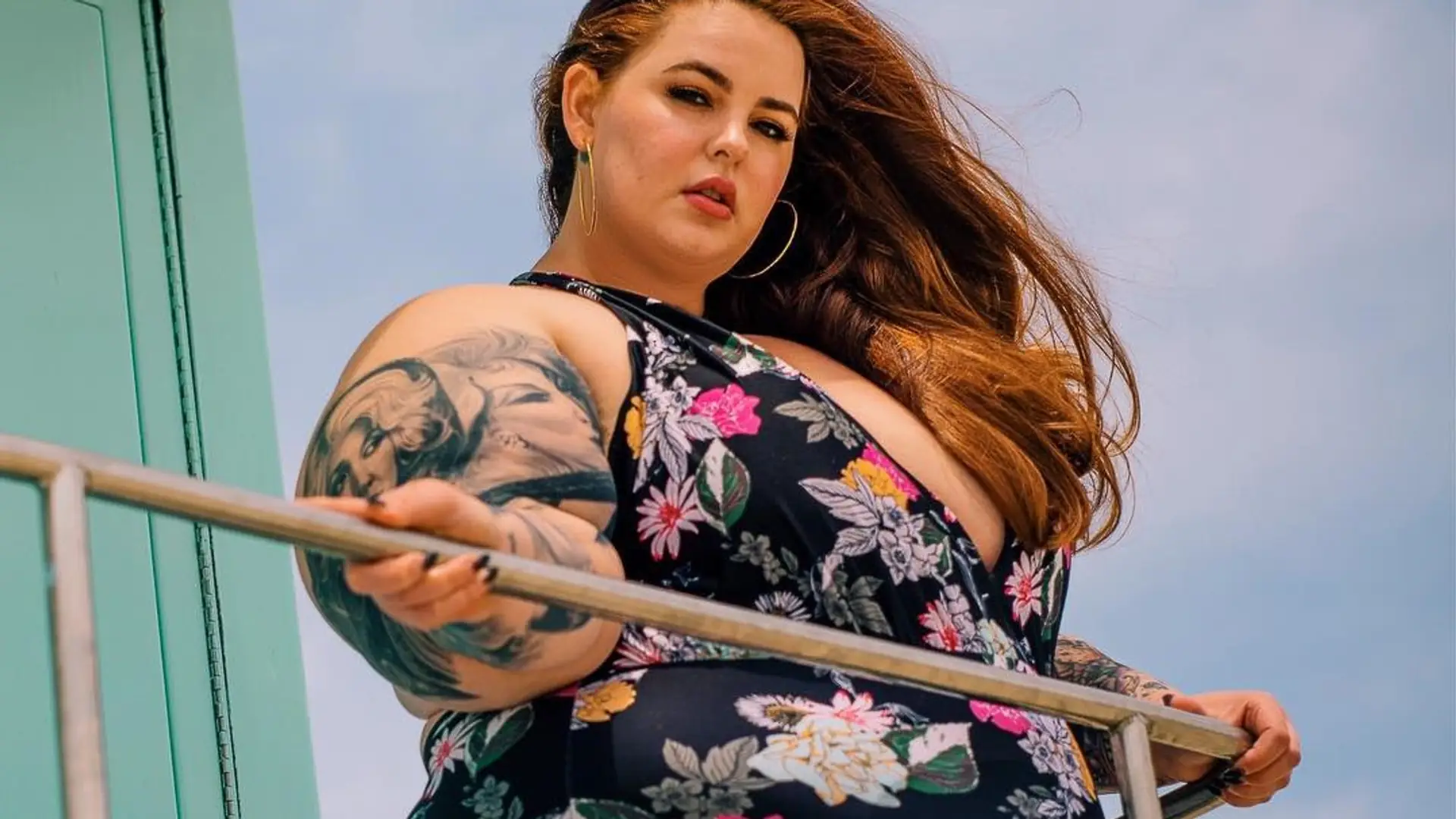 Modelka plus size wściekła. Ukradli i wyszczuplili jej zdjęcia, żeby reklamować "odchudzającą" apkę