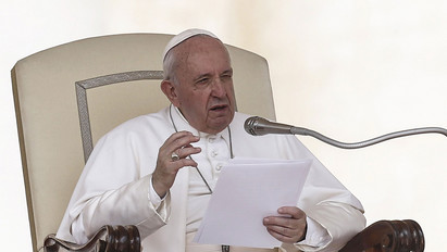 Ennyi volt: Ferenc pápa eltörölte a kiskorúakkal szembeni szexuális visszaélések titkosítását