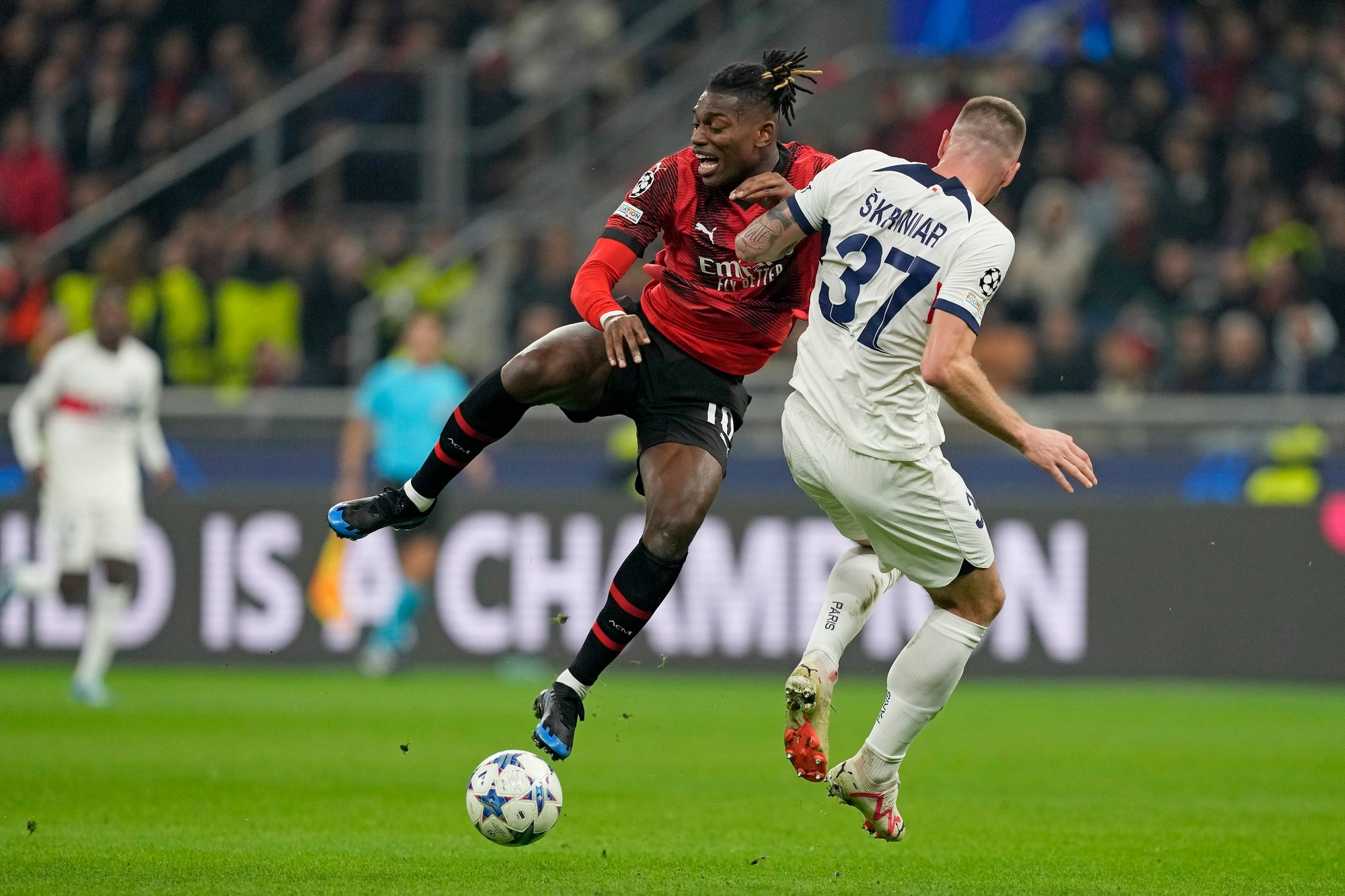 Milan Škriniar vsietil prvý gól za PSG.