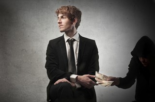 Rząd szuka oszczędności. Zmieni się system wynagradzania urzędników