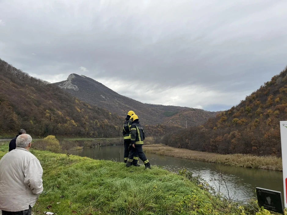 Čačak, potraga za autom koji je sleteo sa puta