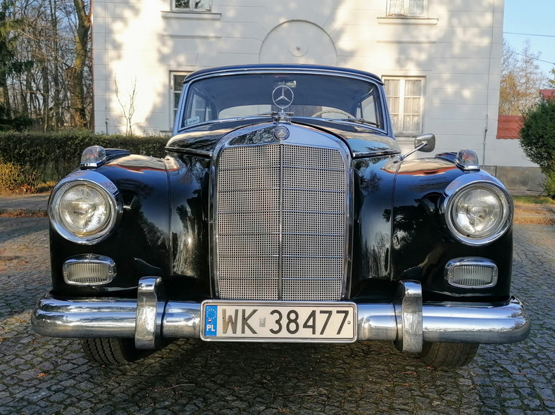 Mercedes 300d - rządowa limuzyna z czasów PRL