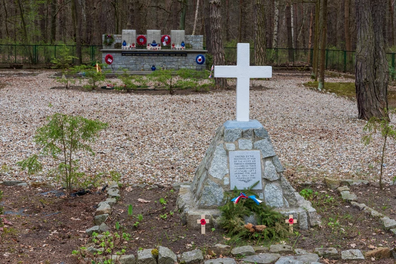 Pomnik rozstrzelanych jeńców Stalagu Luft III, Muzeum Obozów Jenieckich w Żaganiu