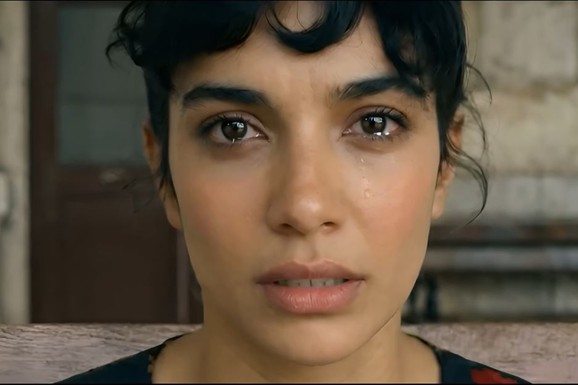 Lolita peva o životu na ivici društva i milioni Rumuna je slušaju: Pritom ta ŽENA UOPŠTE NE POSTOJI, a jedna stvar je mnoge razbesnela (VIDEO)