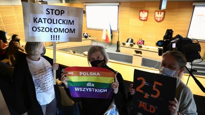 Protest w czasie posiedzenia małopolskiego sejmiku w sprawie deklaracji anty-LGBT