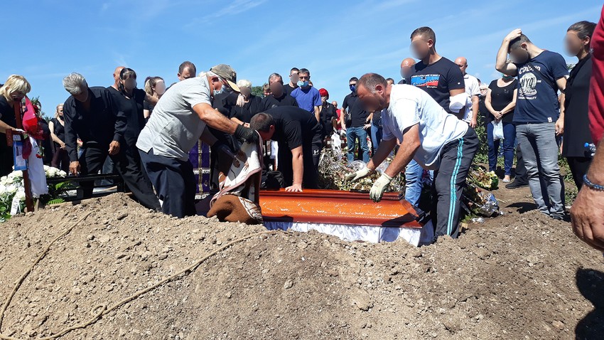 BLUR preminula porodilja sahrana 05 foto RAS Branko Janackovic