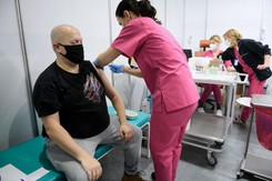 Problemy z kwalifikacją do szczepień. Lekarze boją się odpowiedzialności