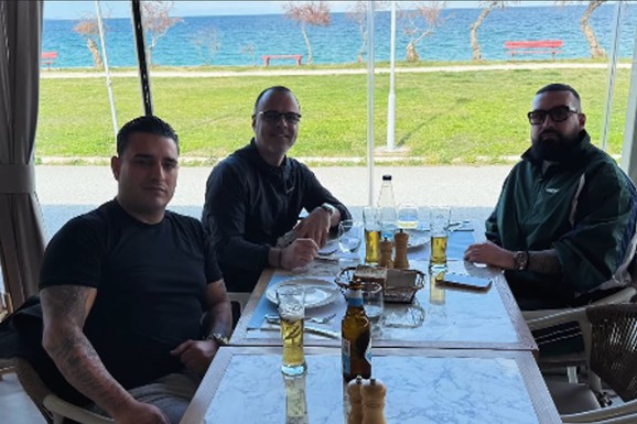 DARKO LAZIĆ SA MUŽEM ANE SEVIĆ NA PUTOVANJU Oglasio se daleko od Srbije, evo ko im pravi društvo