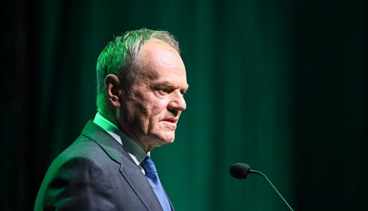 Pan jest u mnie, nie u siebie". Donald Tusk ostro do wysłannika prezydenta