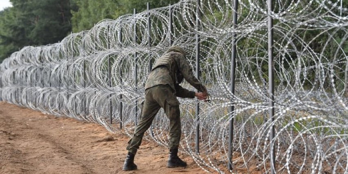 Przy granicy z Białorusią znaleziono ciała trzech migrantów. 