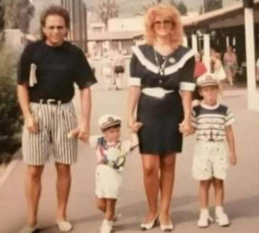 Nikola Rokvić objavio staru porodičnu fotografiju