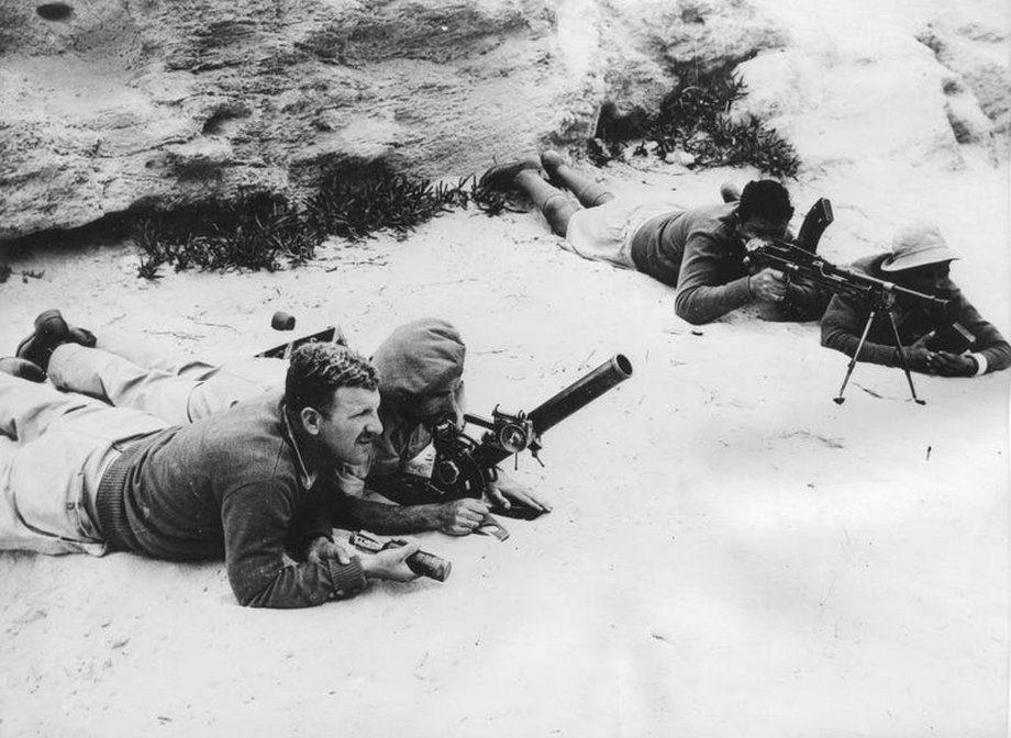 Greenspunowi udało się przemycić 58 skrzyń broni do Izraela, gdzie w 1948 r. Hagana szkoliła żołnierzy.