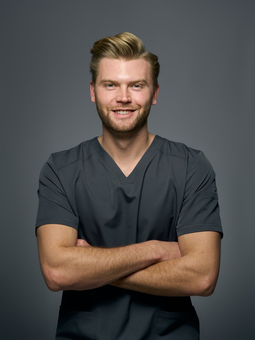 Malte Schmelter ist Arzt für Dermatologie bei Skinmed, Klinik für Dermatologie, Plastische Chirurgie, Haartransplantationen und Cosmetology in Lenzburg AG.