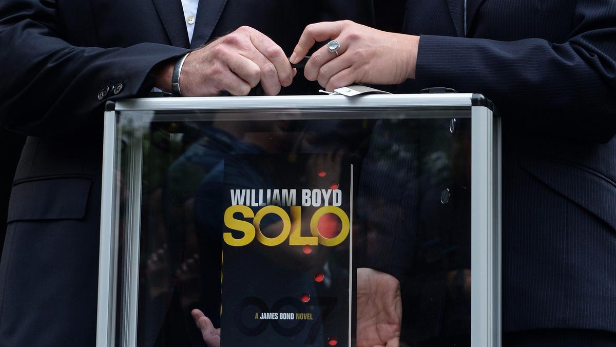 BRITAIN BOOKS JAMES BOND SOLO BOOKS 