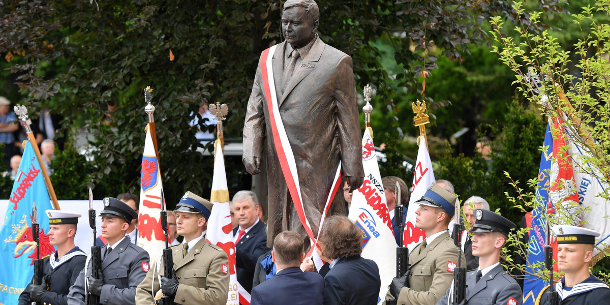 Pomnik Lecha Kaczyńskiego odsłonięty 