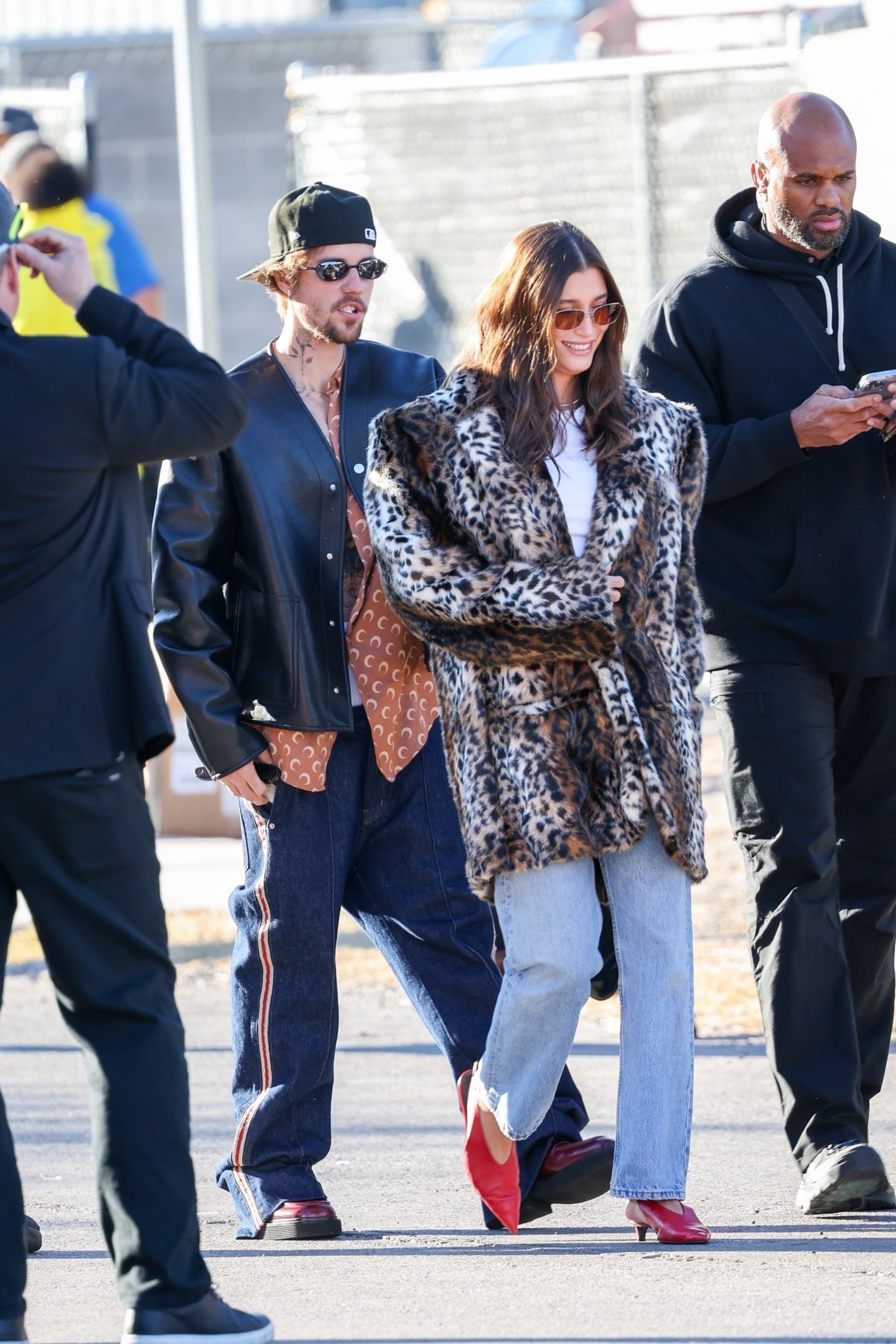 Justin Bieber és Hailey Bieber is részt vettek az év sporteseményén, akik stílusosak voltak, mint mindig. 