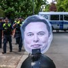 Slika Ilona Maska na prvomajskom protestu u Berlinu 