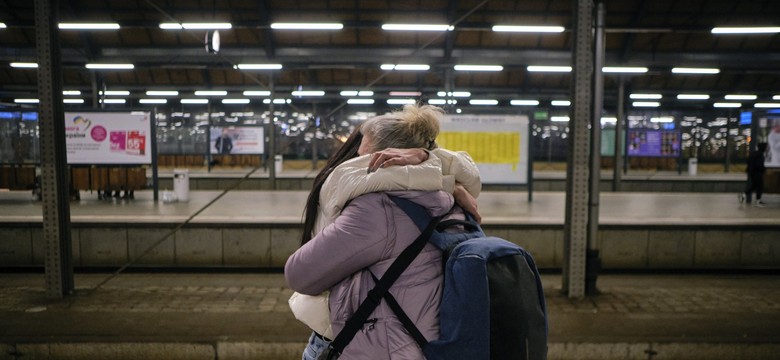 Pomoc ma kobiecą twarz? "Nie upraszczajmy, mężczyźni też tu są"