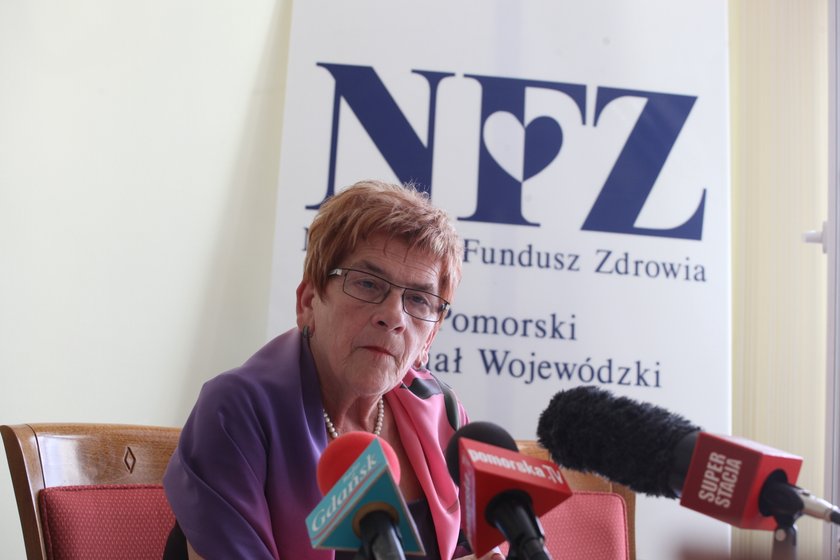 Barbara Kawińska z radiowymi mikrofonami