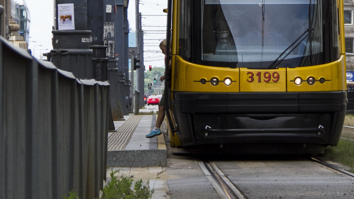 12 firm i konsorcjów z Polski, Niemiec, Hiszpanii i Wielkiej Brytanii walczy o dokończenie projektowania olsztyńskich linii tramwajowych - poinformował dzisiaj olsztyński urząd miasta.