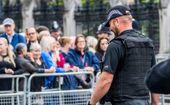 Tłumy przed Pałacem Buckingham. Trumna z ciałem Elżbiety II wyruszy stąd do Westminsteru