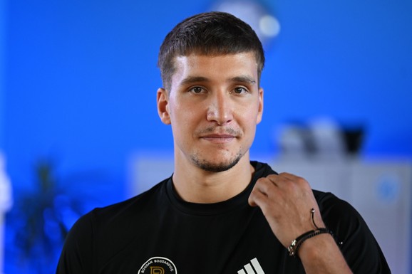 OVO JE SESTRA BOGDANA BOGDANOVIĆA KOJA SE NE EKSPONIRA U JAVNOSTI Evo šta rade zajedno na plaži u Los Anđelesu: "On je kao dete, pravi Petar Pan"