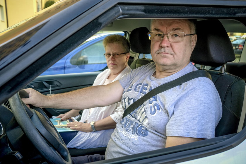 Nastolatki zniszczyły mu auto! Doprowadził je na policję, szkody naprawić nie może!