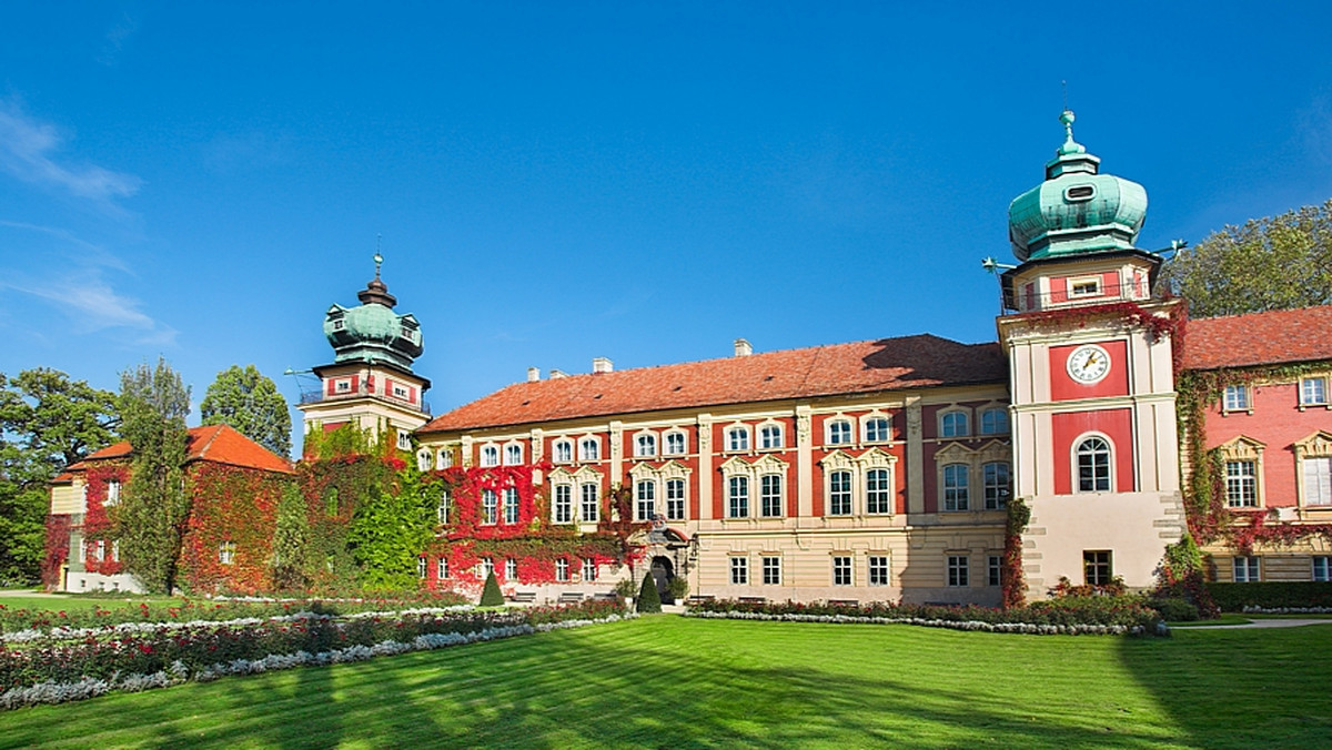 Odtworzenie i udostępnienie zwiedzającym historycznych Łaźni Rzymskich znajdujących się w piwnicach zamku w Łańcucie oraz prace remontowo-konserwatorskie w zamku i na terenie parku zakłada projekt, który otrzyma dofinansowanie z Europejskich Funduszy Rozwoju Regionalnego.