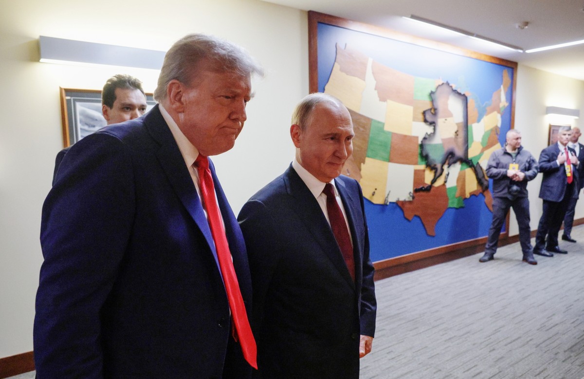 Dokumenty znalezione w drukarce hotelowej po szczycie Trump-Putin. Prezent i menu