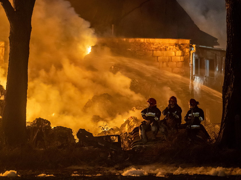 Pożar dwóch składowisk odpadów w Grabowie pod Łęczycą