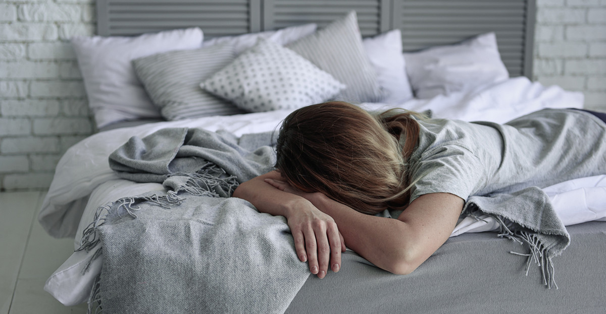 Jak pozbyć się wody z organizmu? Domowe sposoby, zioła, tabletki