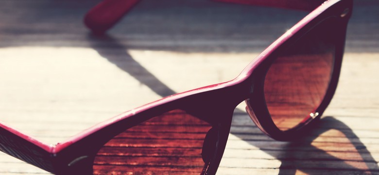 Jak wybrać okulary przeciwsłoneczne, żeby sobie nie zaszkodzić?