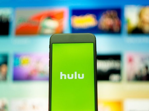 how to turn on subtitles apple tv hulu