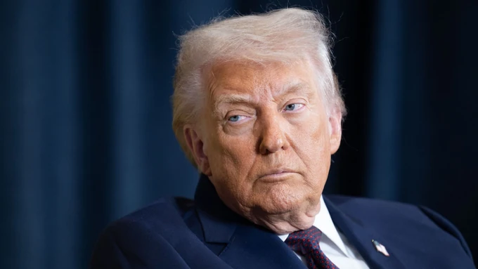 NOŽ U LEĐA TRAMPU! Posle ovoga je doživeo neočekivan UDAR!