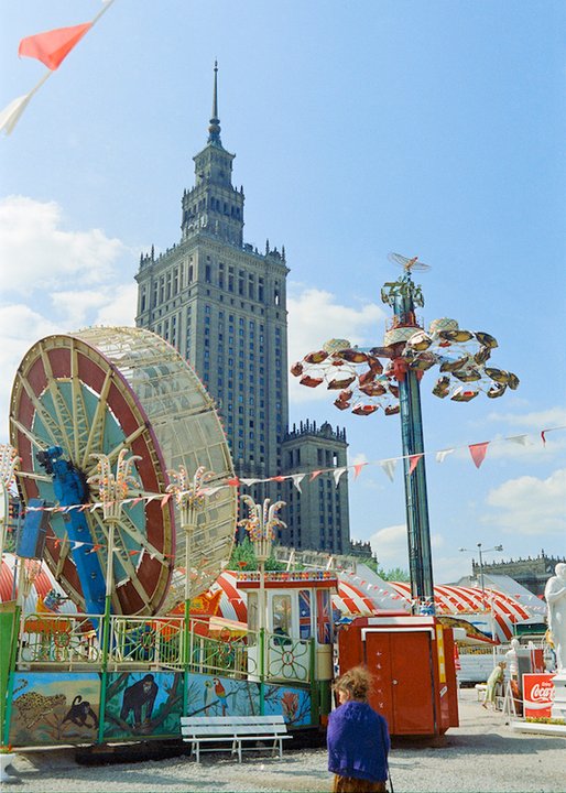 Błysk, mat, kolor. Sentymentalna podróż do Warszawy lat 90-tych