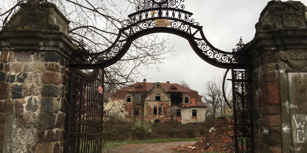 Opuszczony pałac w Glince na Dolnym Śląsku. Czy wisi nad nim klątwa?