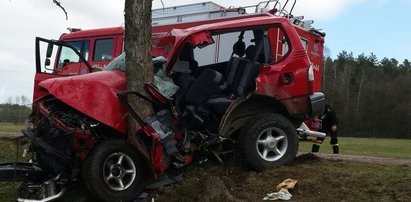 Makabra na drodze! Kobieta zakleszczona w samochodzie