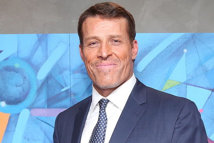 Ludzie sukcesu mają wspólną cechę. Dzięki niej nie tracą pieniędzy - podpowiada Tony Robbins