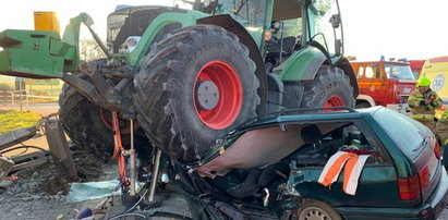 Wypadek w Bedlnie koło Kutna. Kierowca uderzył w ciągnik rolniczy. Droga krajowa 92 zablokowana