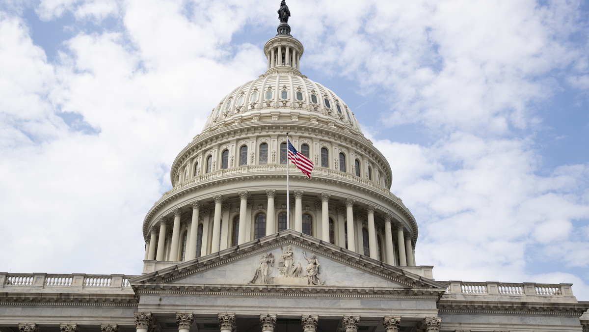 Po miesięcznych wakacjach Kongres USA wznowił w poniedziałek obrady. Najpilniejszym zadaniem amerykańskiego parlamentu jest teraz przyjęcie budżetu rządu federalnego na nowy rok budżetowy, który rozpoczyna się już 1 października.