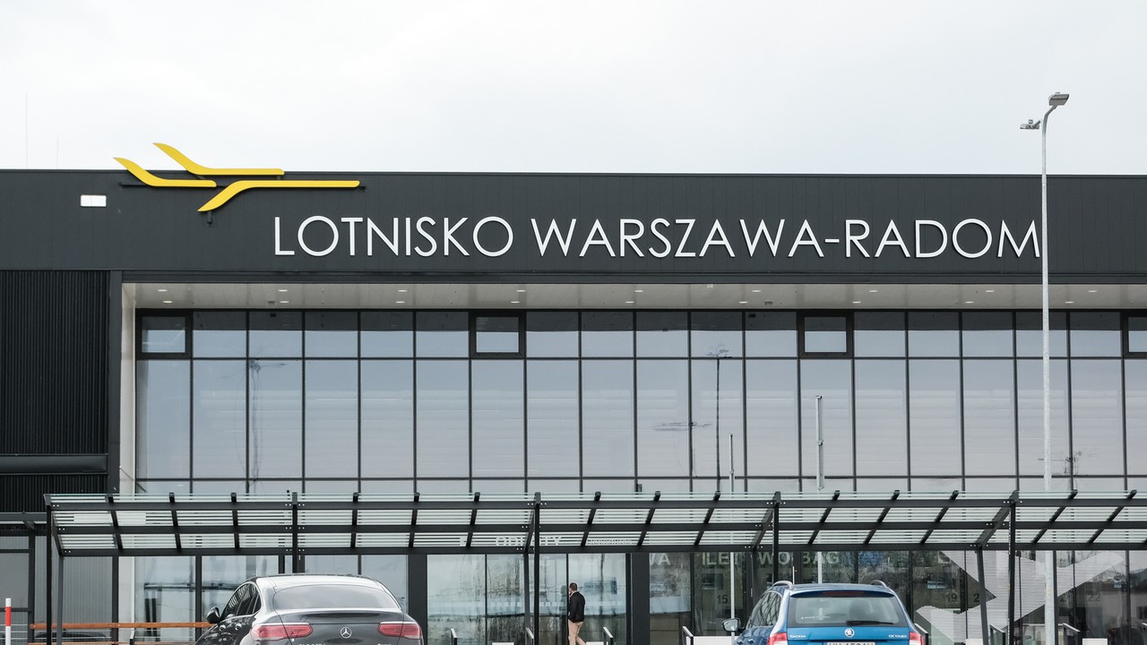 Co z lotami z Radomia? LOT: jesteśmy w kontakcie ze służbami