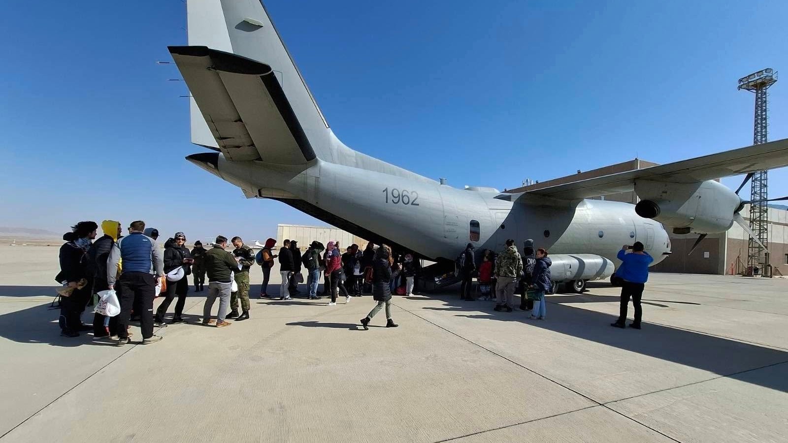 V Bratislave pristál prvý štátny repatriačný let: Slováci sa vrátili z Blízkeho východu.