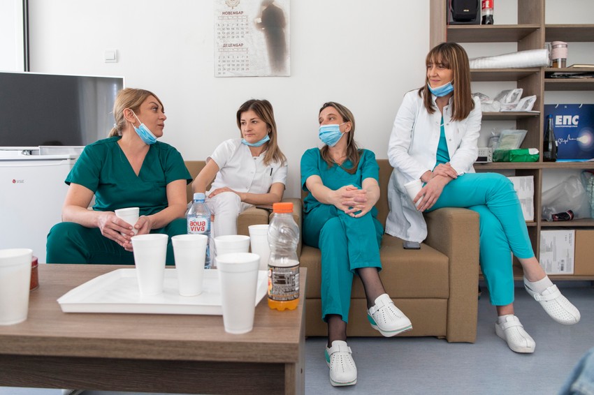 Kafa konačno! Ekipa "Blica" već je pala s nogu, sestre pune energnije! Kako?!